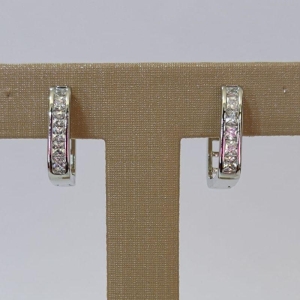 Brinco - Argola quadrada cravejada