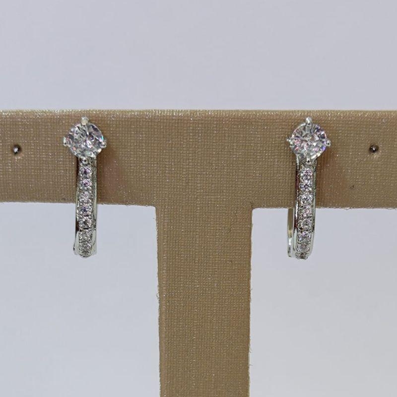 Brinco - Argola cravejada com zirconia