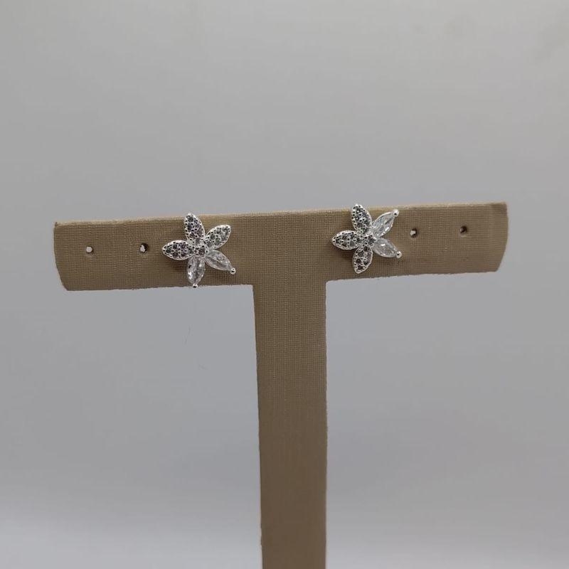 Brinco flor com zirconia