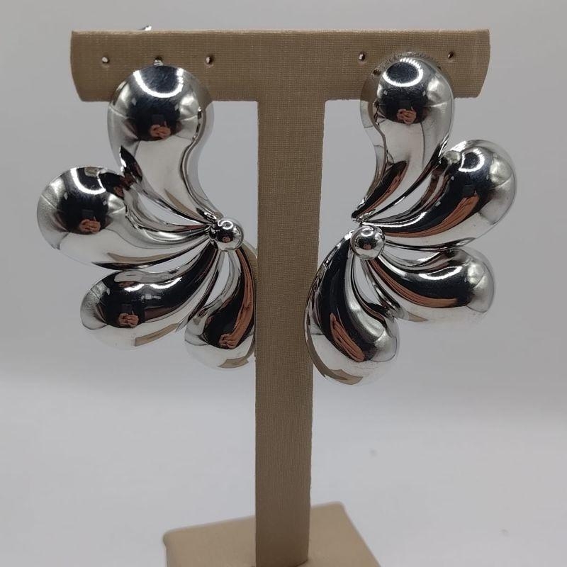 brinco petalas de gota