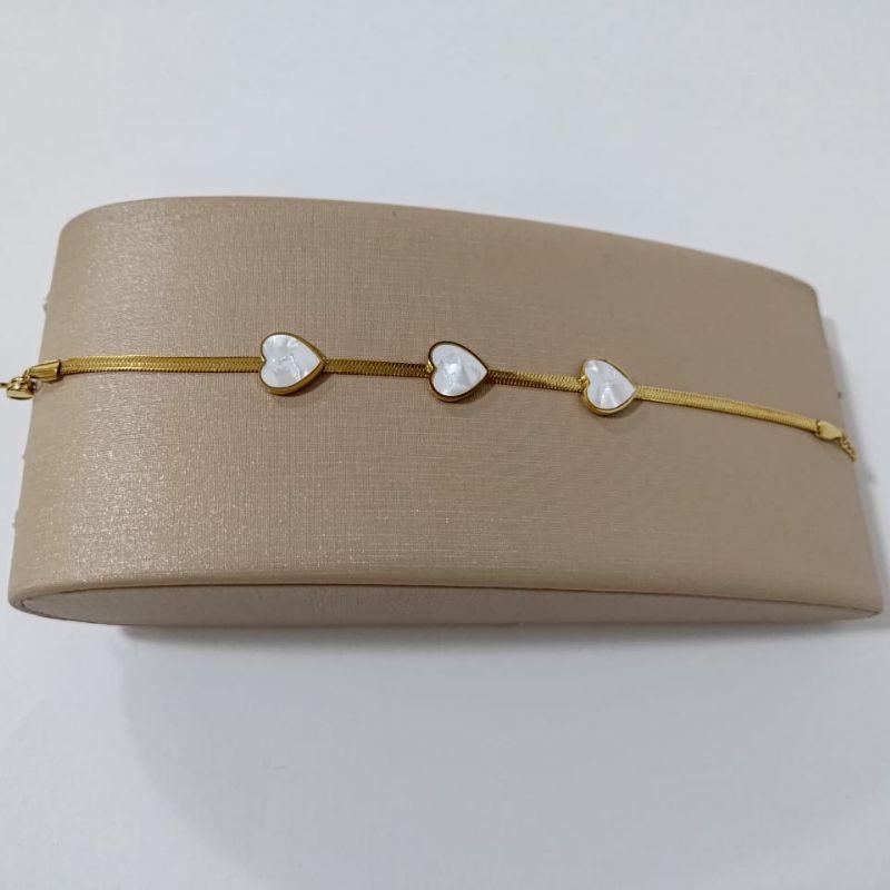 Pulseira - 3 corações branco - Aço Dourado