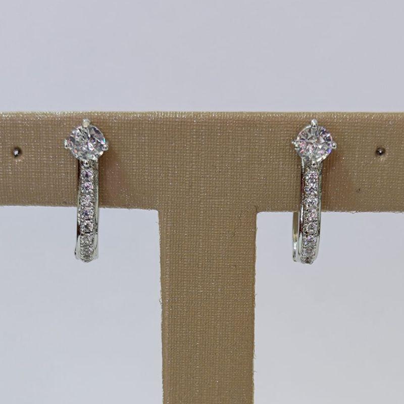 Brinco - Argola cravejada com zirconia