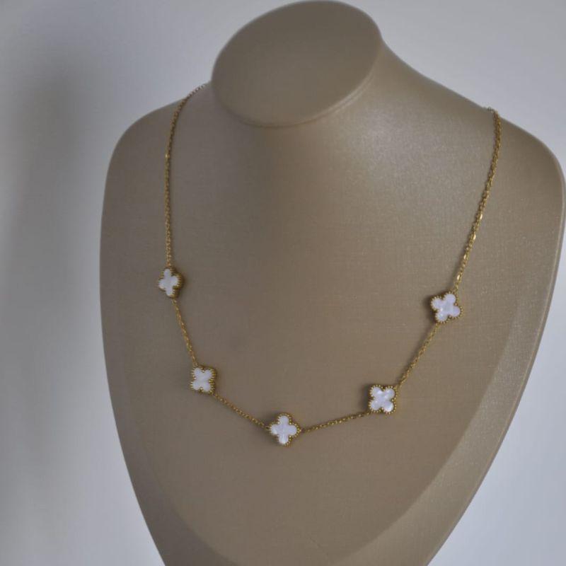 Colar - 5 trevos - Branco - Aço dourado