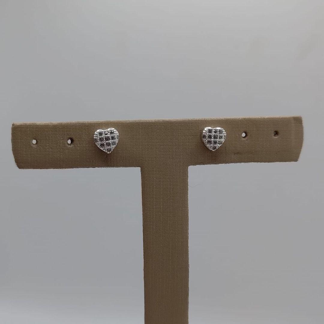 Brinco coração cravejado